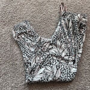 Tahari Floral Women’s Black & Pink PJ Bottoms
Size M